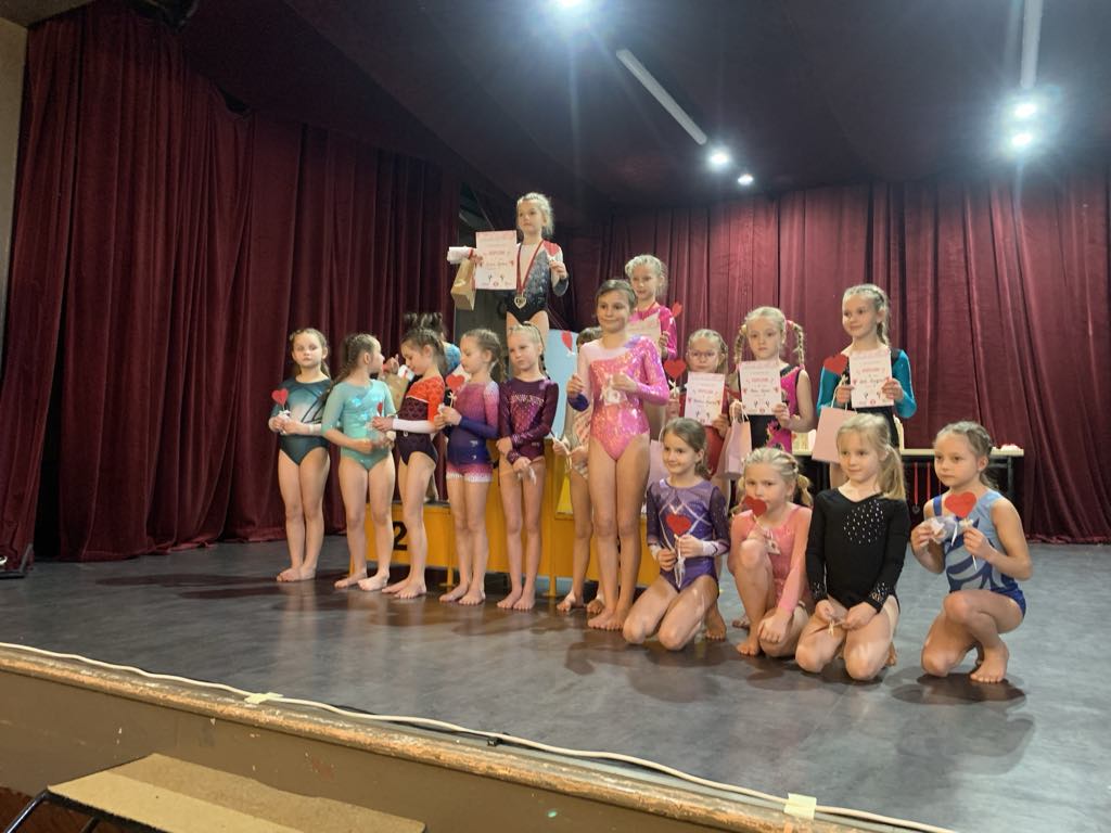 Láska, gymnastika a spousta srdcí: První ročník Láskyplného závodu v Napajedlích