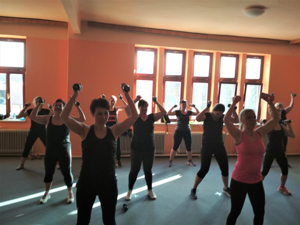 Cvičenky při hodině Fitness