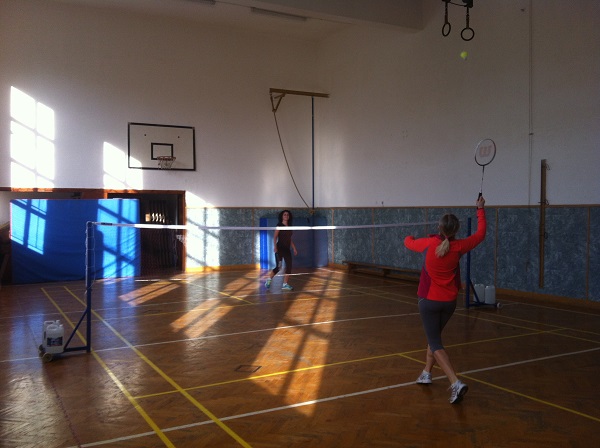 Hráči badmintonu v sokolovně