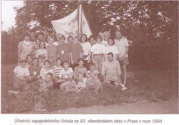 Účastníci napajedelského Sokola na XII. všesokolském sletu v Praze v roce 1994
